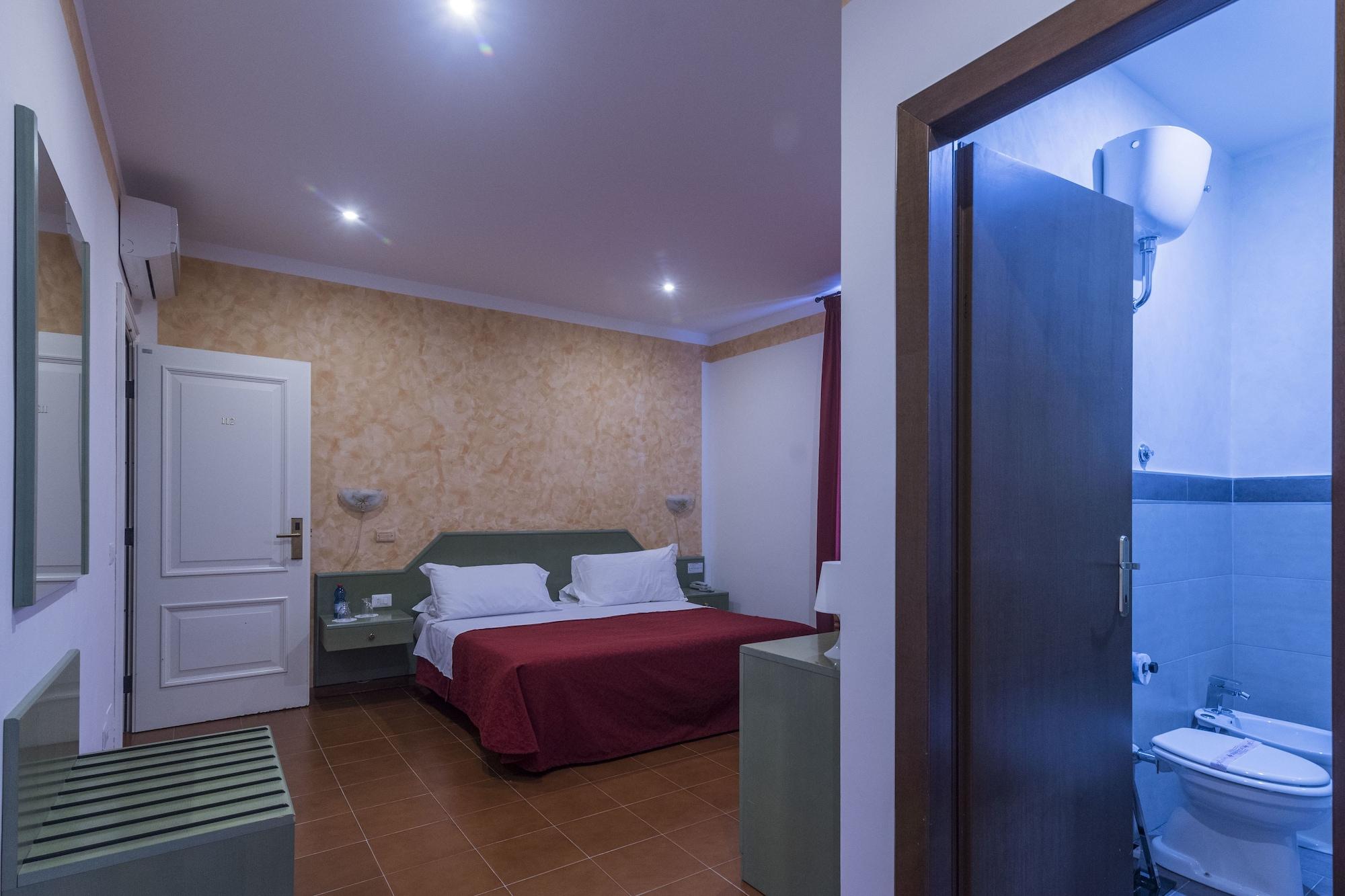 Hotel Villa Del Cardinale Norma Luaran gambar