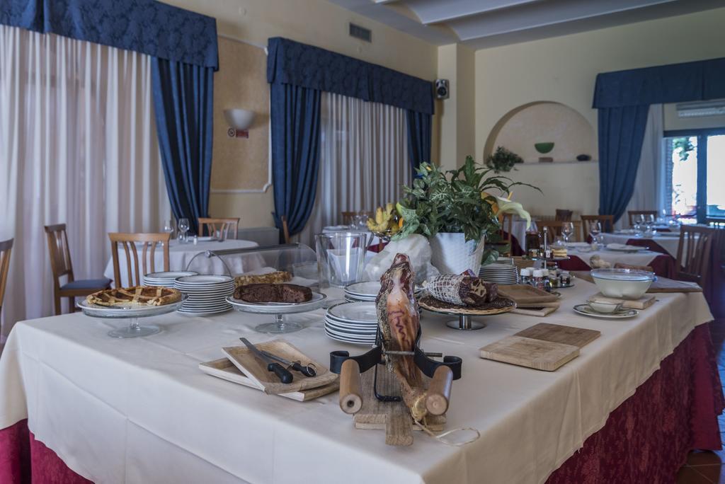 Hotel Villa Del Cardinale Norma Luaran gambar